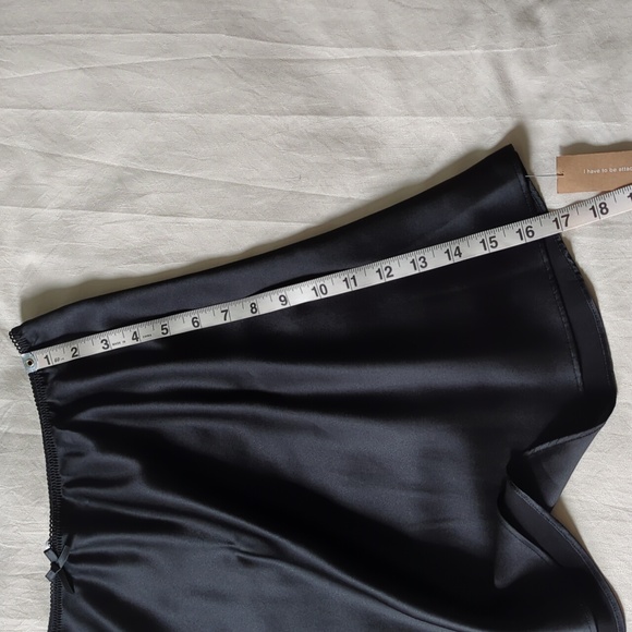 ♥️ NWT Reformation Edda Silk Skirt Black XL - Picture 10 of 10